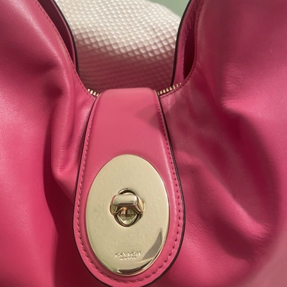 Coach Carlyle - Picture 4 of 12